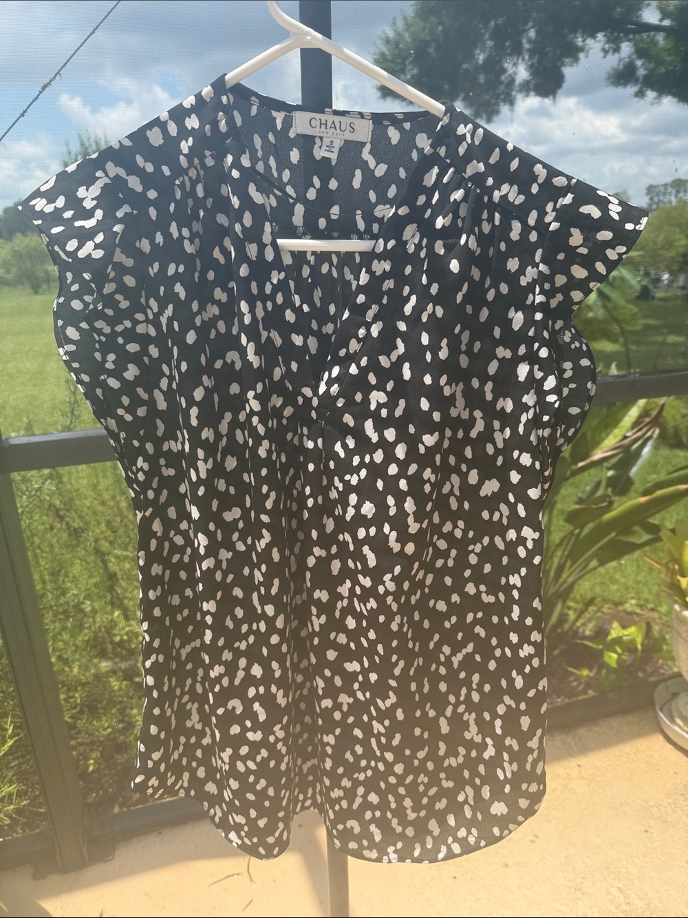 Chaus Black and off White abstract Dot-Print V-Neck Cap Sleeve Blouse